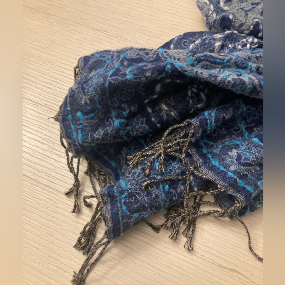 Blue Multi-Tone Patterned Scarf - Picture 4 of 8